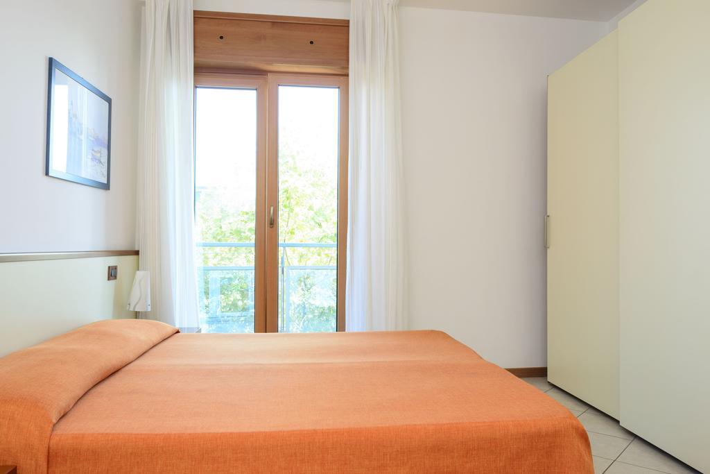 Sunbeach Apartments Λινιάνο Σαμπιαντόρο Εξωτερικό φωτογραφία